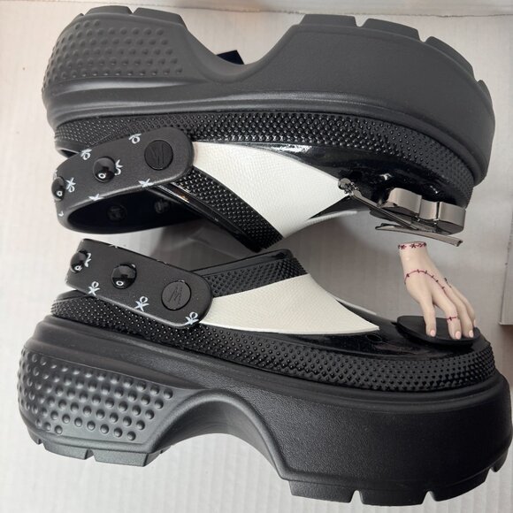 CROCS Wednesday  Clog - Picture 2 of 11